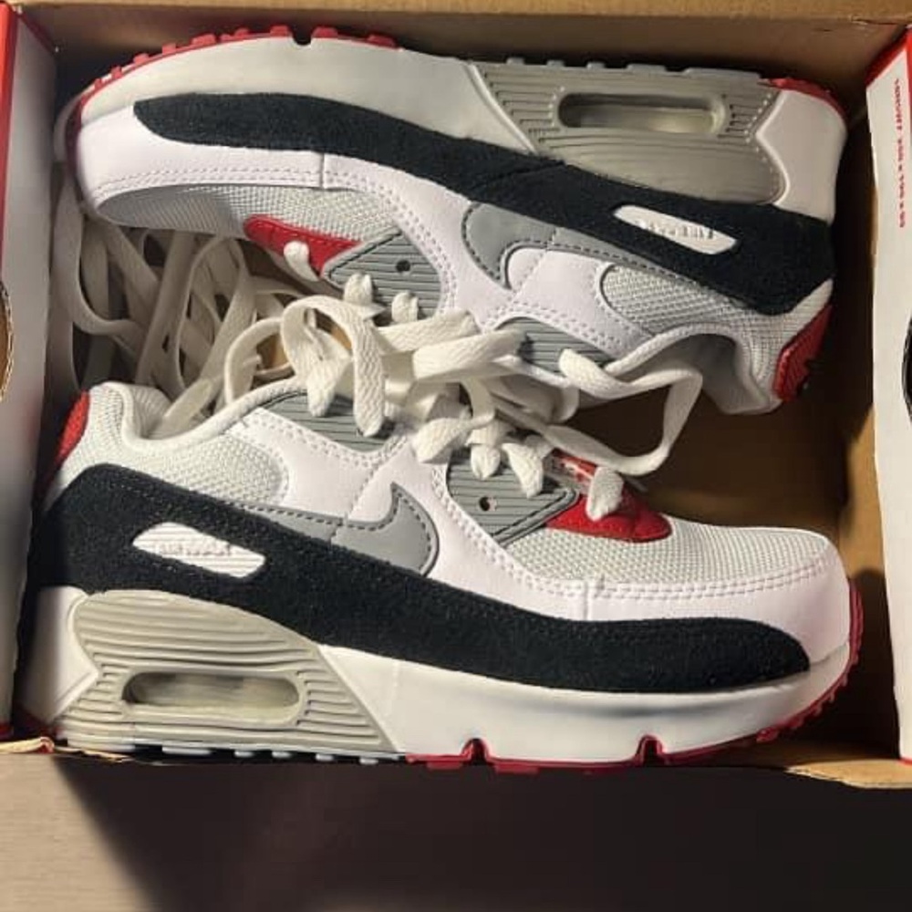 NIKE AIR MAX TENNIS SHOES